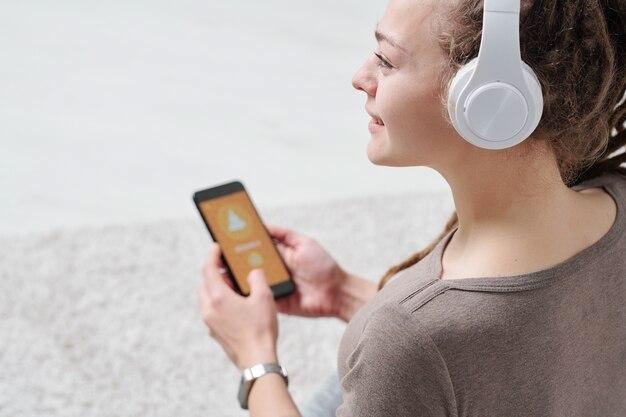 Как на айфоне бесплатно слушать музыку вк